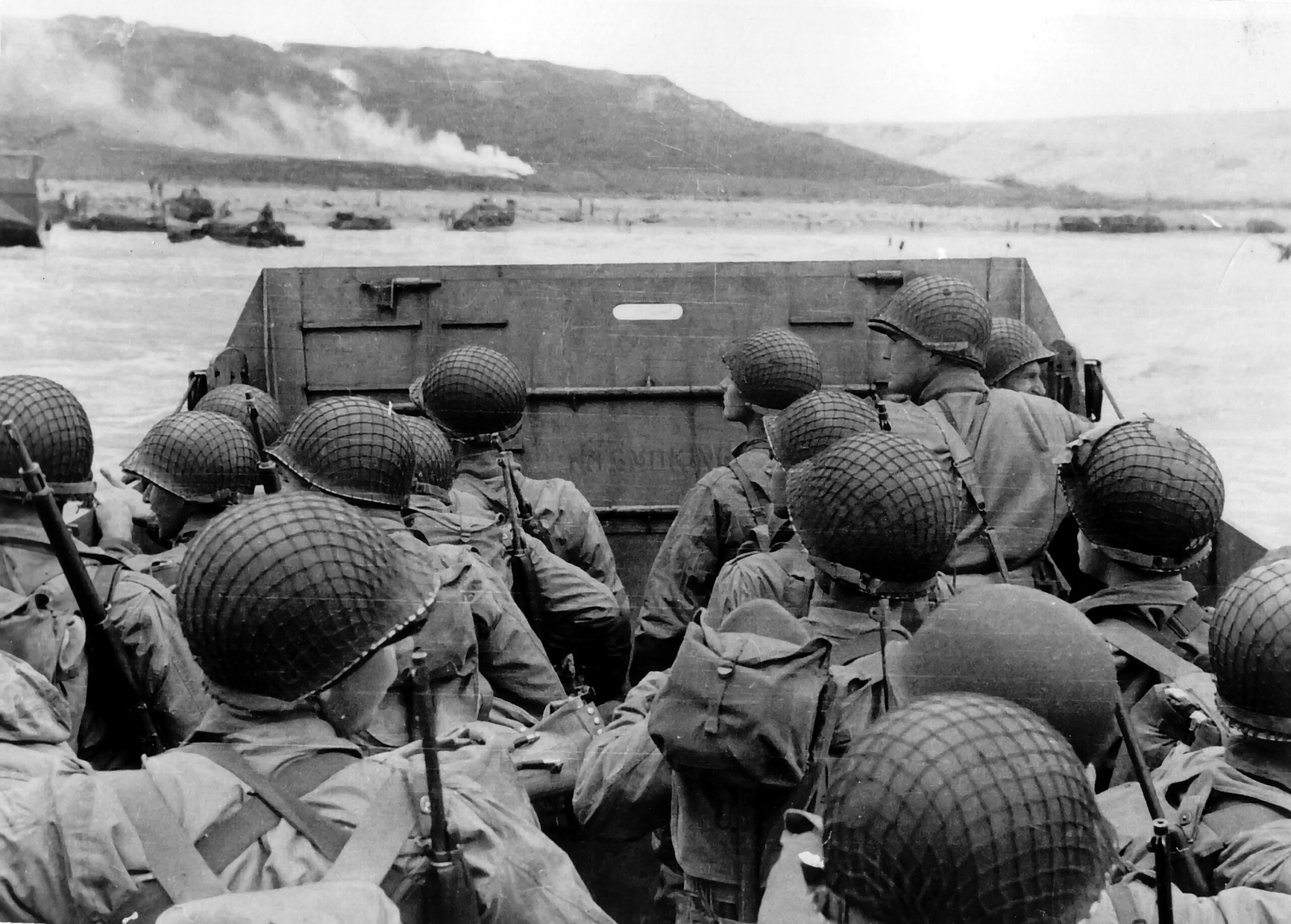 soldiers in boats approaching Omaha beach on d-day
